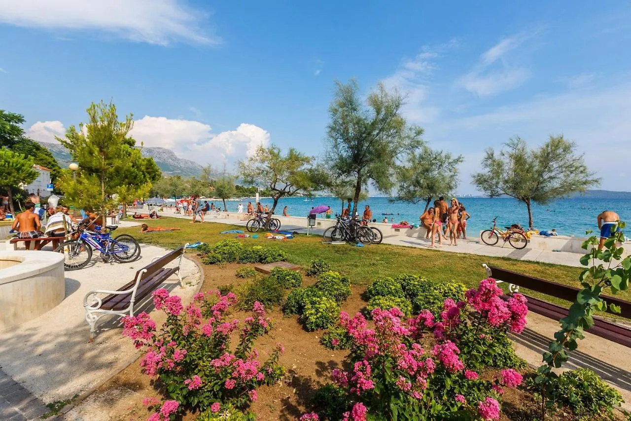 Apartments With A Parking Space Kastel Stari, Kastela - 18812 0*,  Croatia