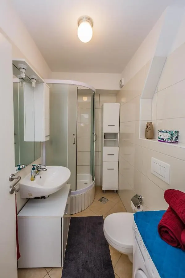 Apartments With A Parking Space Kastel Stari, Kastela - 18812 Croatia
